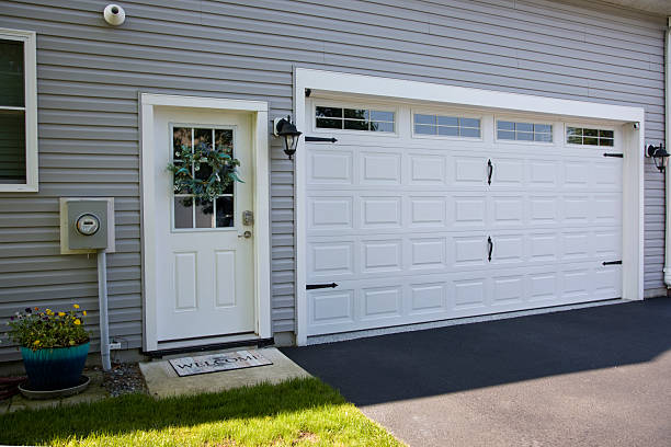 24/7 Emergency Garage Door Panel Replacement experts in Horton, KS